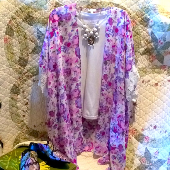 Periwinkle blue and pinks kimono - Picture 1 of 7